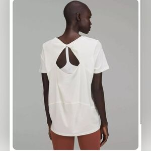Lululemon keyhole back tshirt